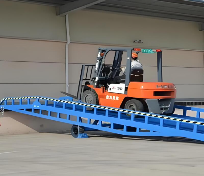 鄯善移动式卸货平台（叉车用）